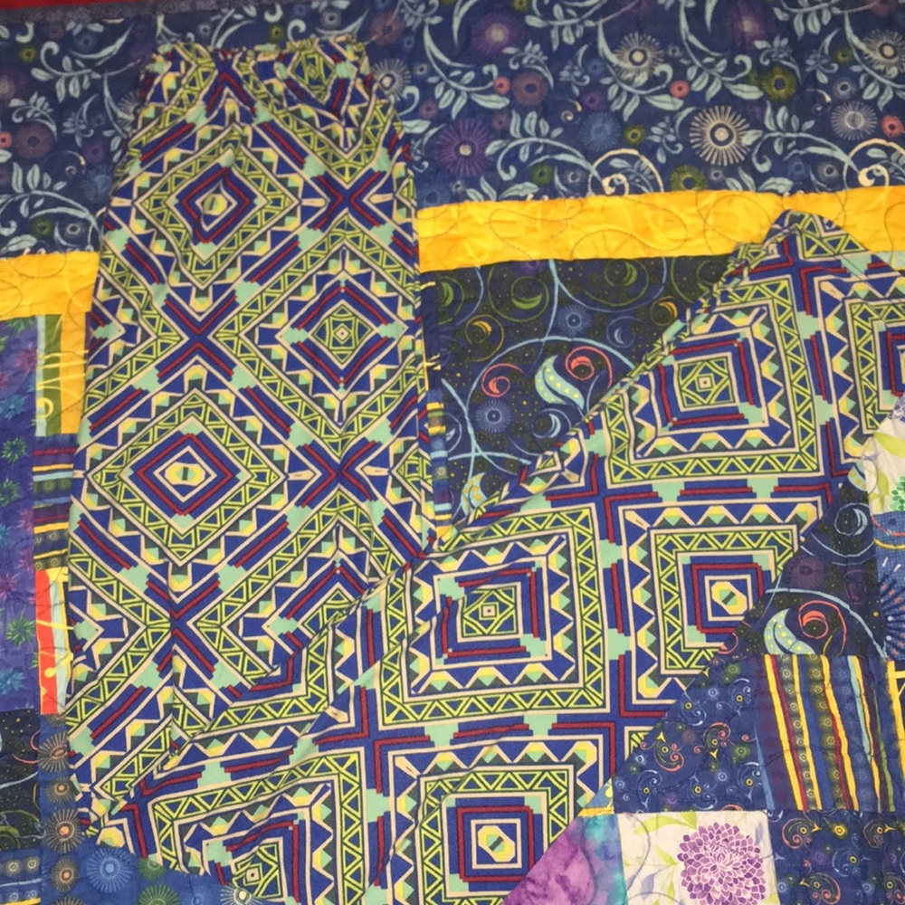 SUPER COMFY LULAROE LEGGINGS